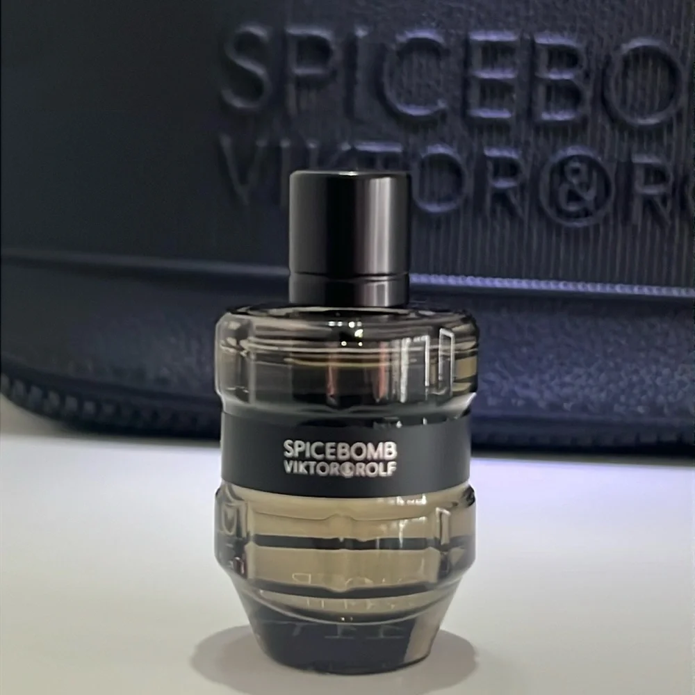 SPICEBOMB WITH TOILETRY BAG VIKTOR & ROLF-NEW